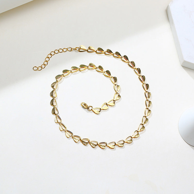 Halsband med hjärta och löv i guld