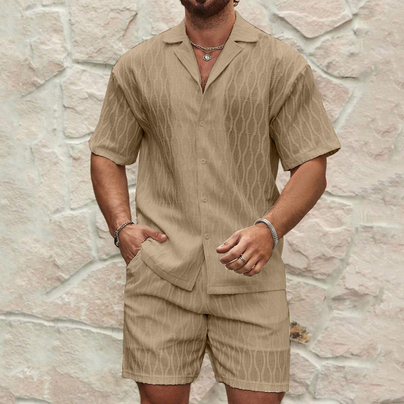 Khakifärgat set för herr med skjorta och shorts