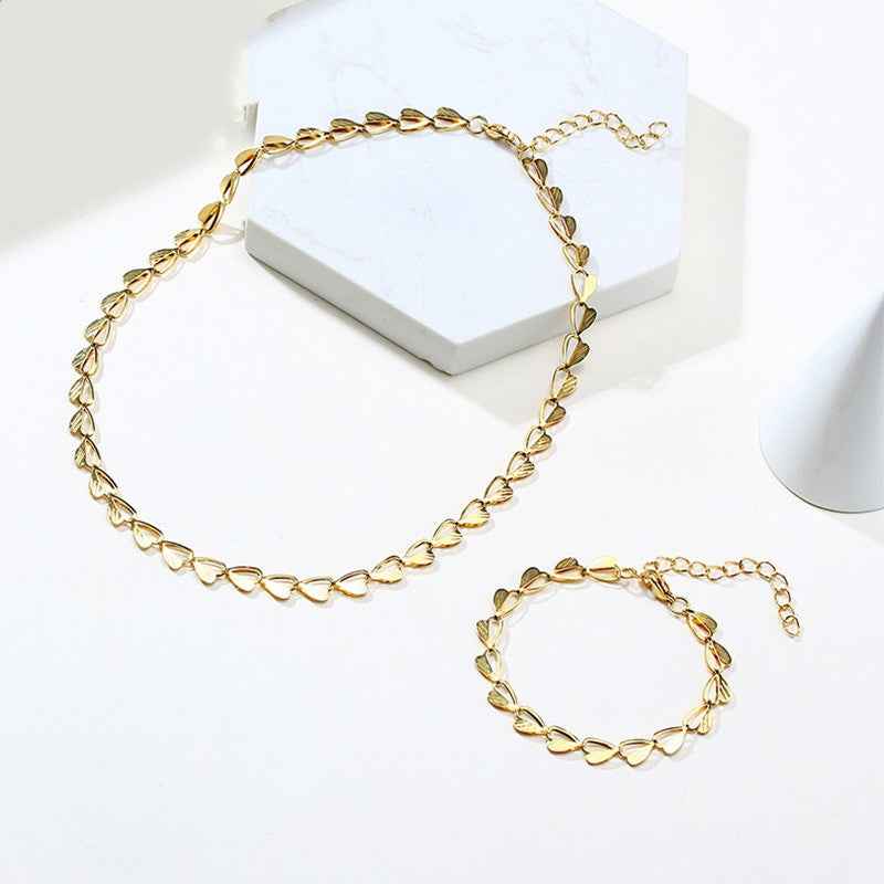 Halsband och armband med hjärta och löv