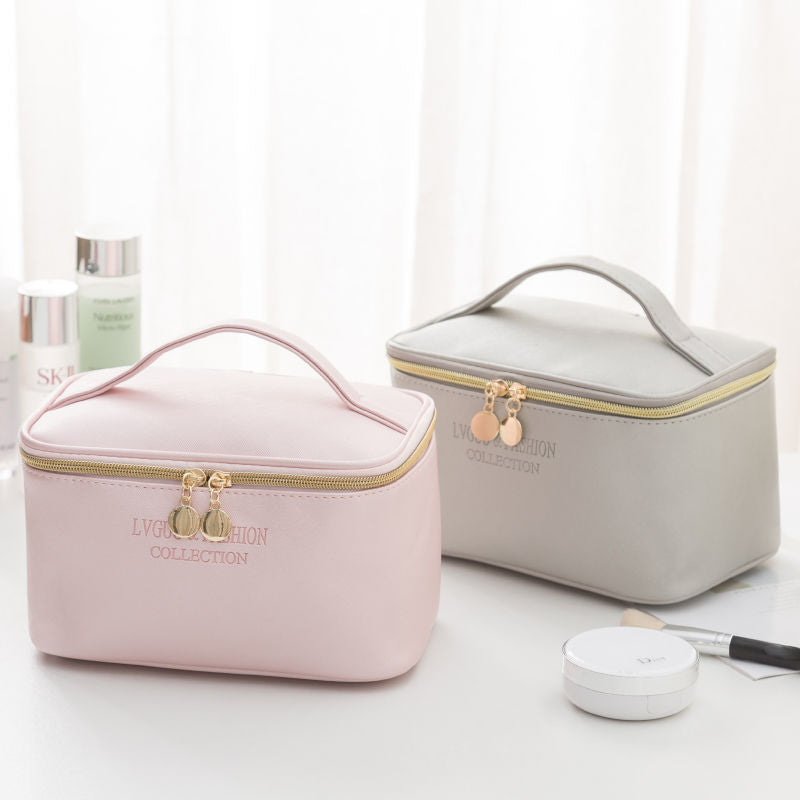 Necessärer i rosa och grått PU-läder