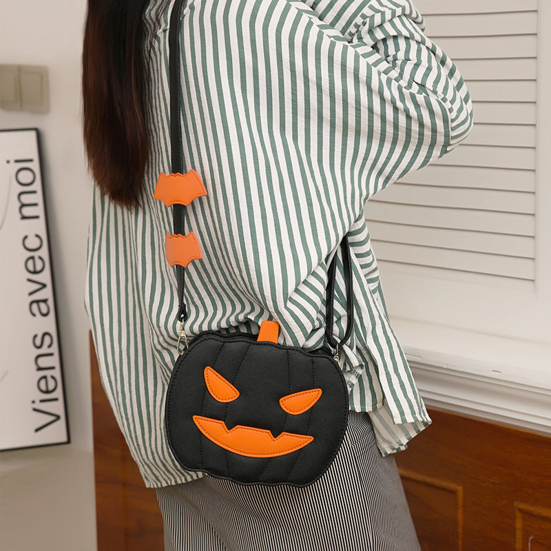 Handväska med pumpamotiv – crossbody i PU
