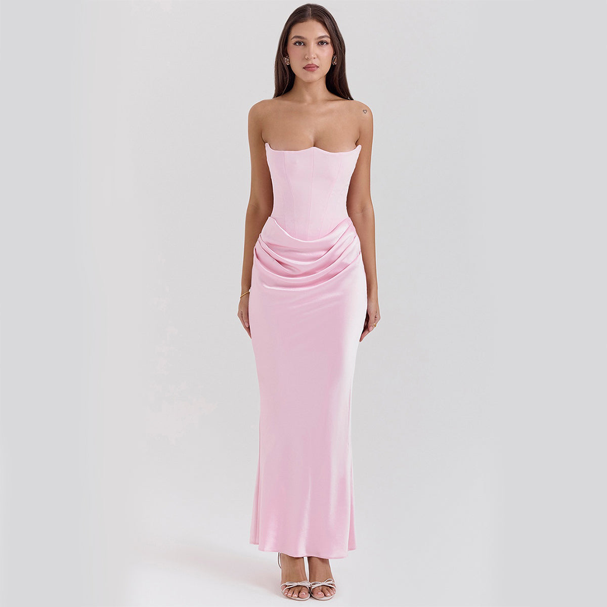 Bandeau-klänning i rosa – helbild