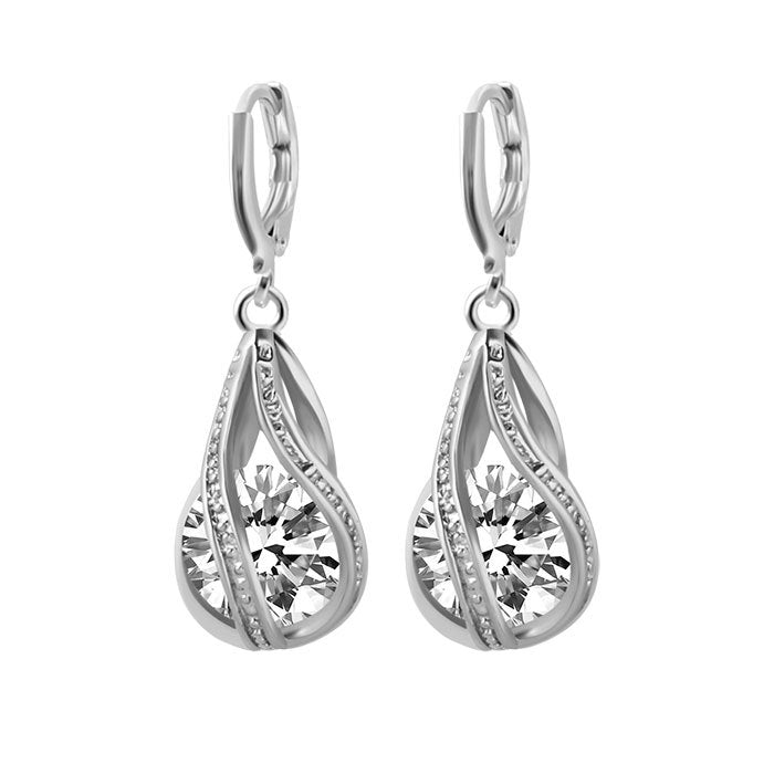 Halsband med zirkoner ur silverfärgat smyckesset
