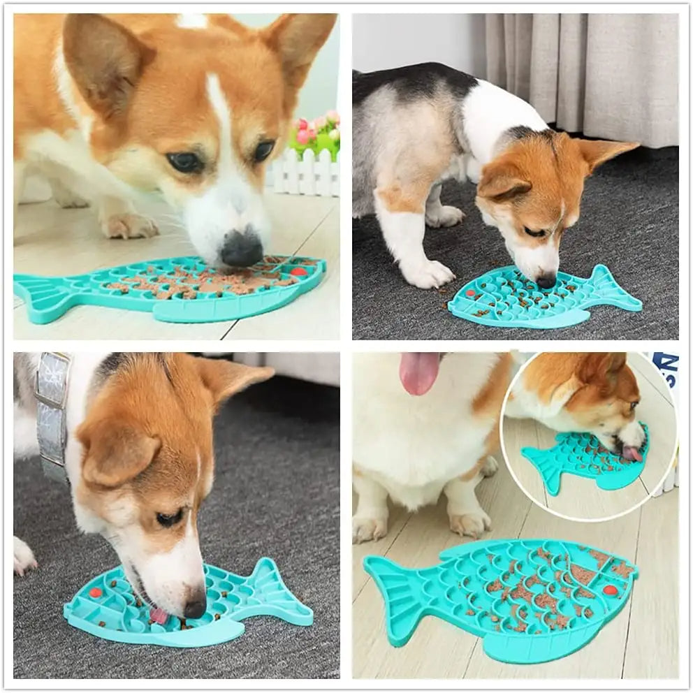 Hund slickar mat från slickmatta i silikon