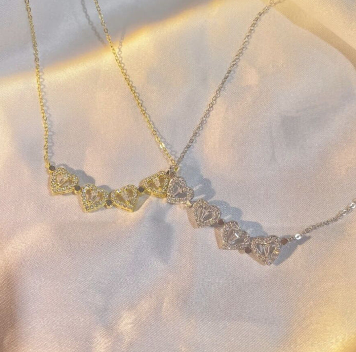 Magnetiskt halsband med hjärta och fyrklöver