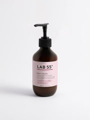 LAB 55 Kroppskräm med hydroxyethyl urea & pantenol, 280 ml – flaska