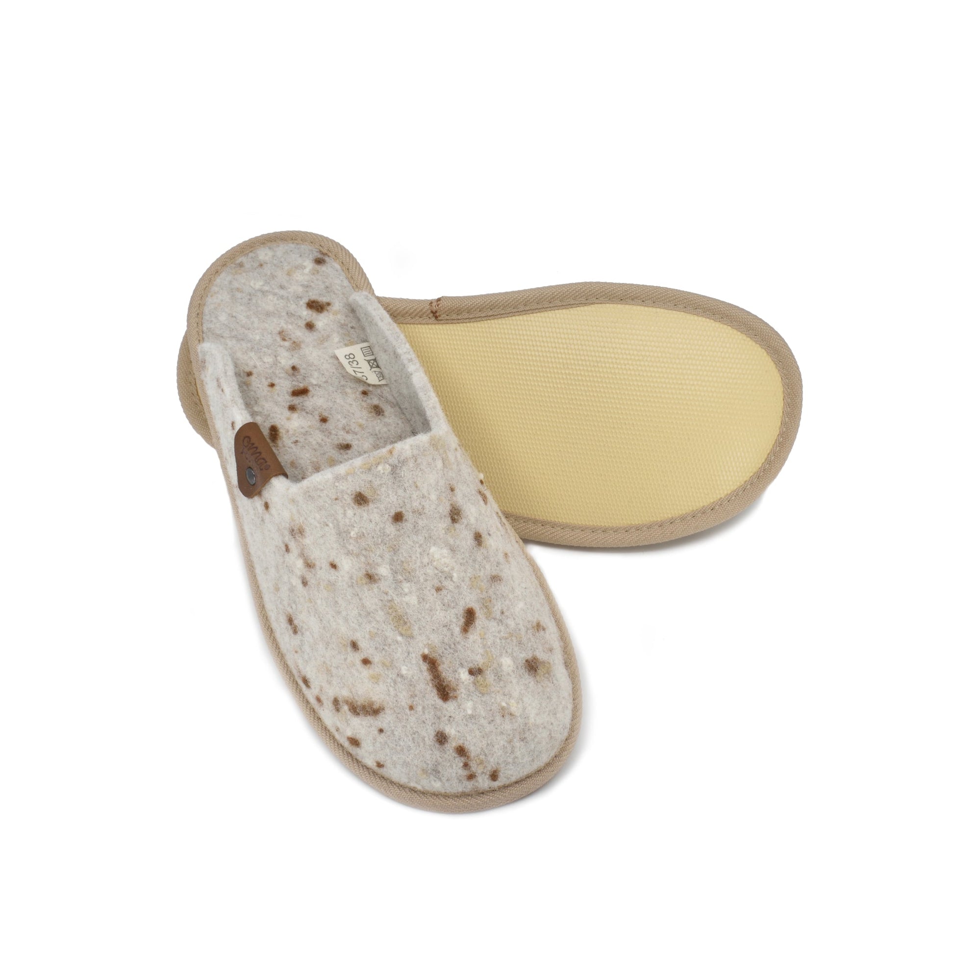 Tofflor i naturfilt Pelsi - Beige med prickar