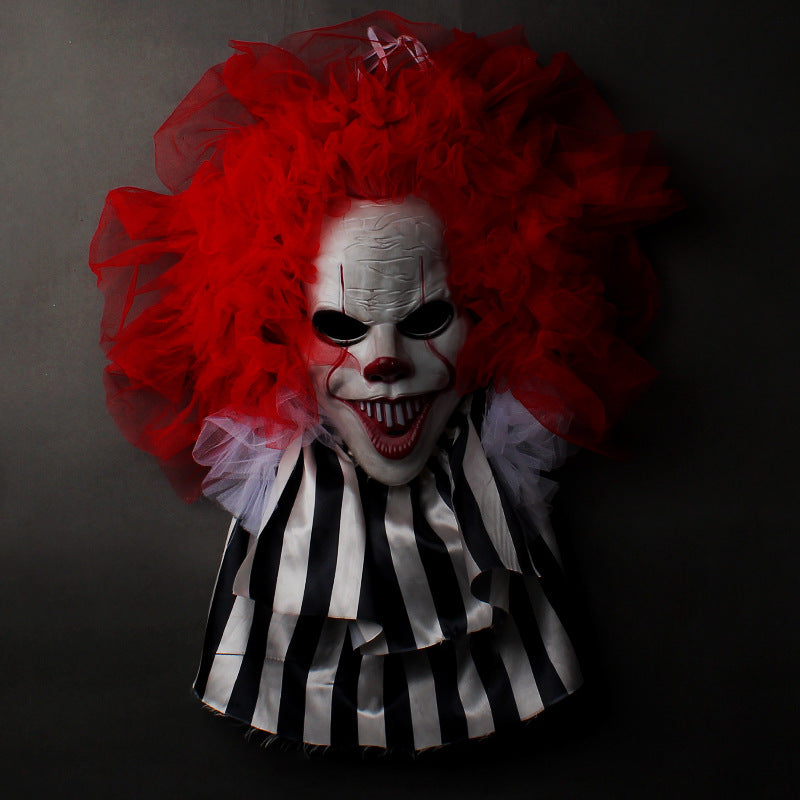 Halloweenkrans med clownmotiv – dörrkrans för fest