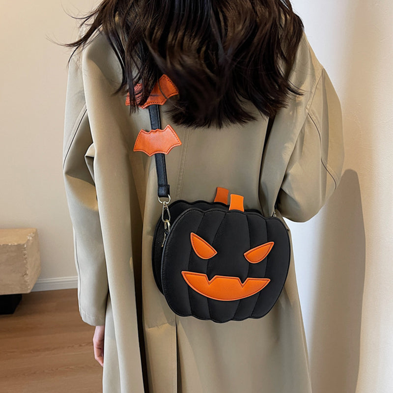 Handväska med pumpamotiv – crossbody i PU