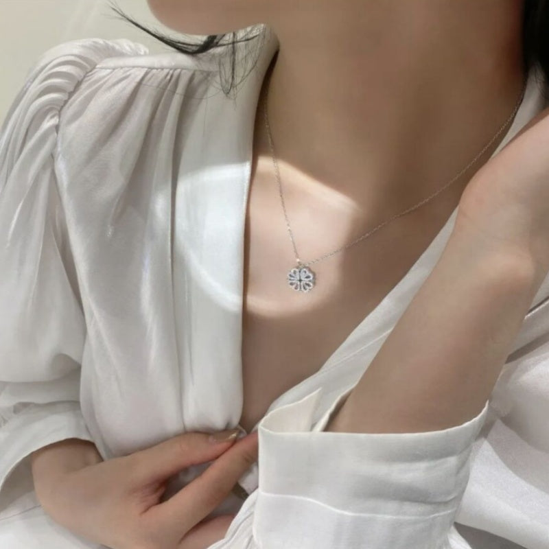 Magnetiskt halsband med hjärta och fyrklöver