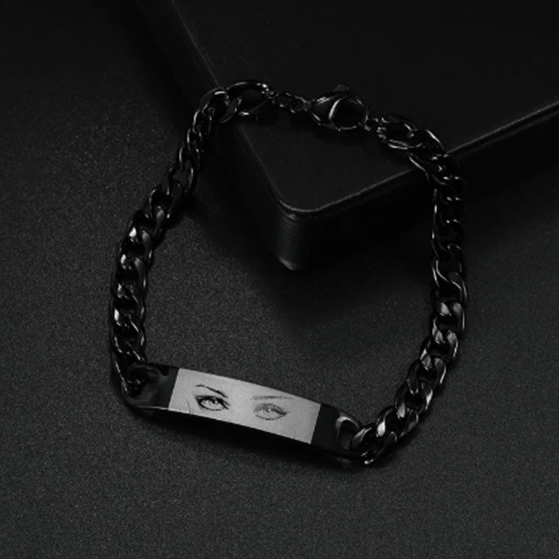 Armband i svart med lasergraverat öga